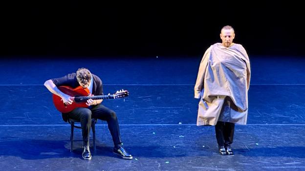 El bailarín Manuel Liñán junto al guitarrista Francisco Vinuesa
