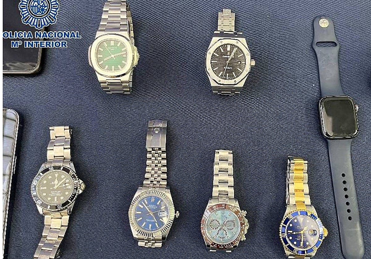 Imagen de archivo de relojes de gama alta recuperados en una operación policial