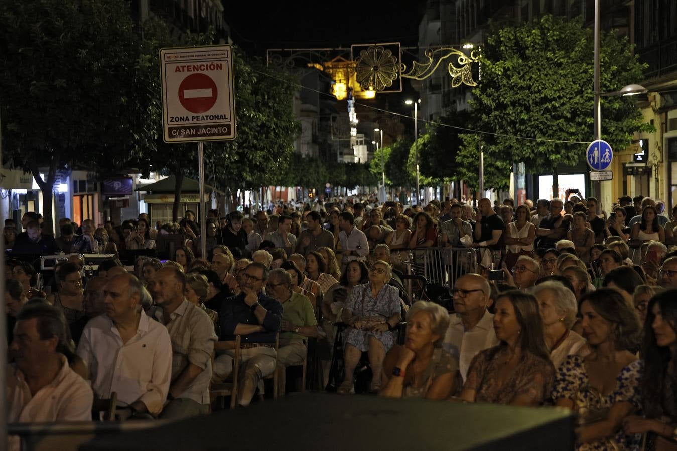 Primer día de la Velá de Triana de 2023 que se ha inaugurado con el pregón
