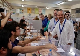 Las imágenes del voto de los candidatos por Sevilla a las elecciones generales 23J