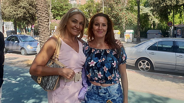 Las bailaoras Lalo Tejada y Asunción Demartos en la cola del casting