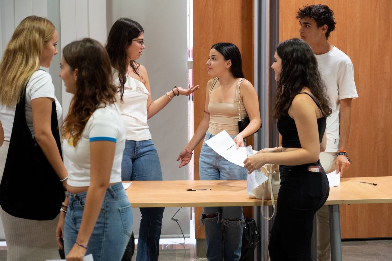 Colas para el casting de '1992', la nueva serie de Álex de la Iglesia