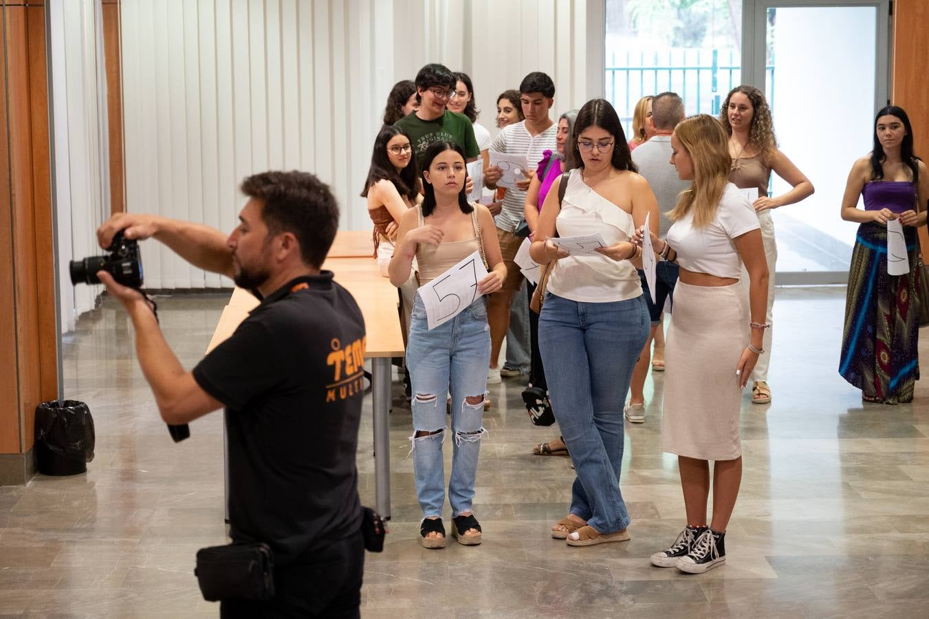 Colas para el casting de '1992', la nueva serie de Álex de la Iglesia