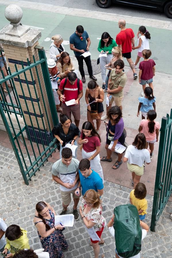 Colas para el casting de '1992', la nueva serie de Álex de la Iglesia