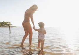 Golpes de calor, ahogamientos y picaduras: los consejos para cuidar a los niños en verano