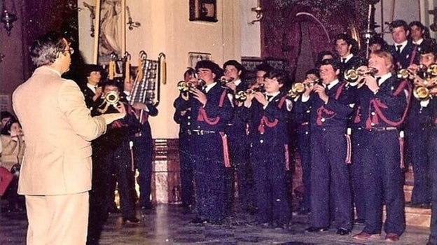 Manuel Rodríguez con su banda de Santa María Magdalena