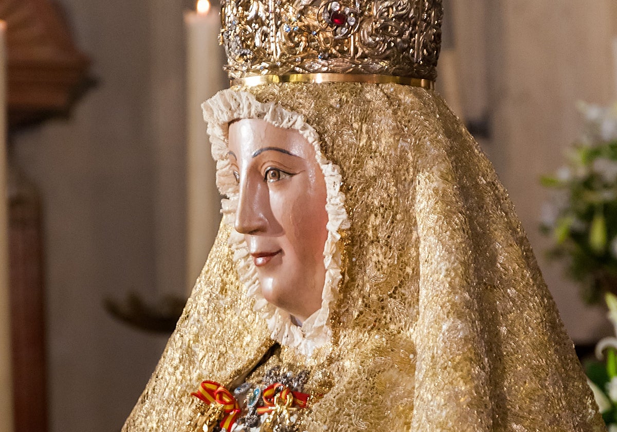 La Virgen de los Reyes en besamanos