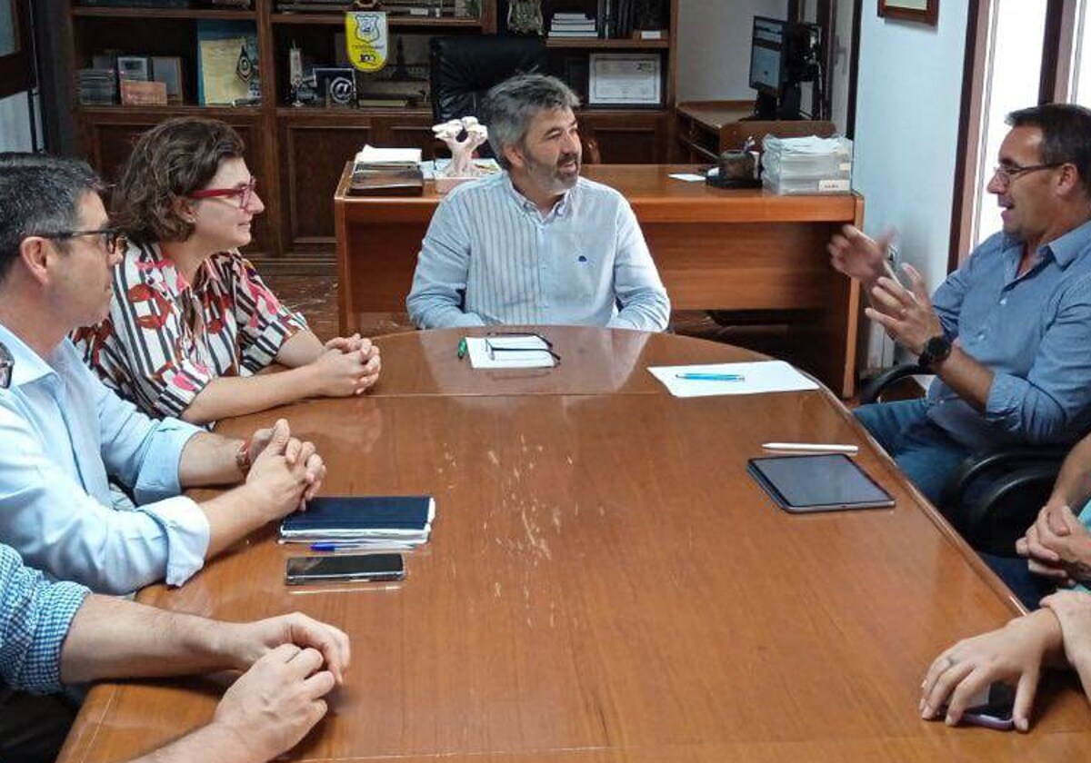 Coria, La Puebla, Almensilla e Isla Mayor se unen ante las «graves  carencias» en la Sanidad de sus municipios