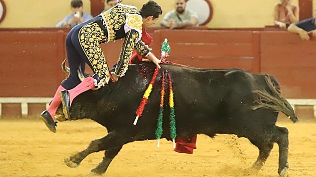 Daniel Luque fue cogido por el sexto de Montalvo