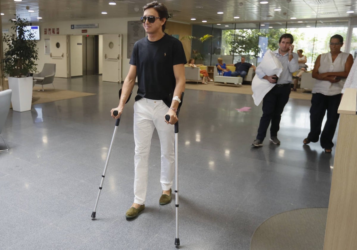 Roca Rey abandonó hace una semana la clínica Viamed de Sevilla