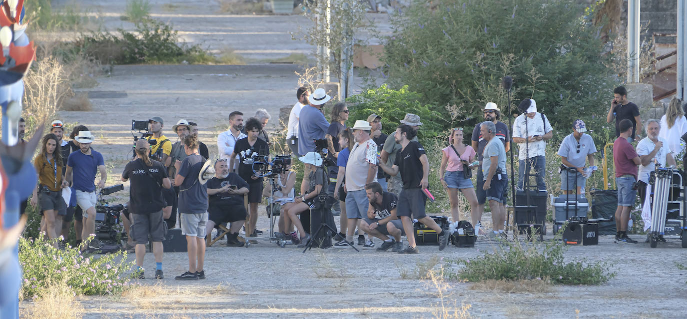 La Cartuja vive el rodaje de '1992', la serie de Álex de la Iglesia para Netflix