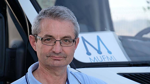 Antono Vázquez tiene una empresa familiar de transporte de viajeros por carretera