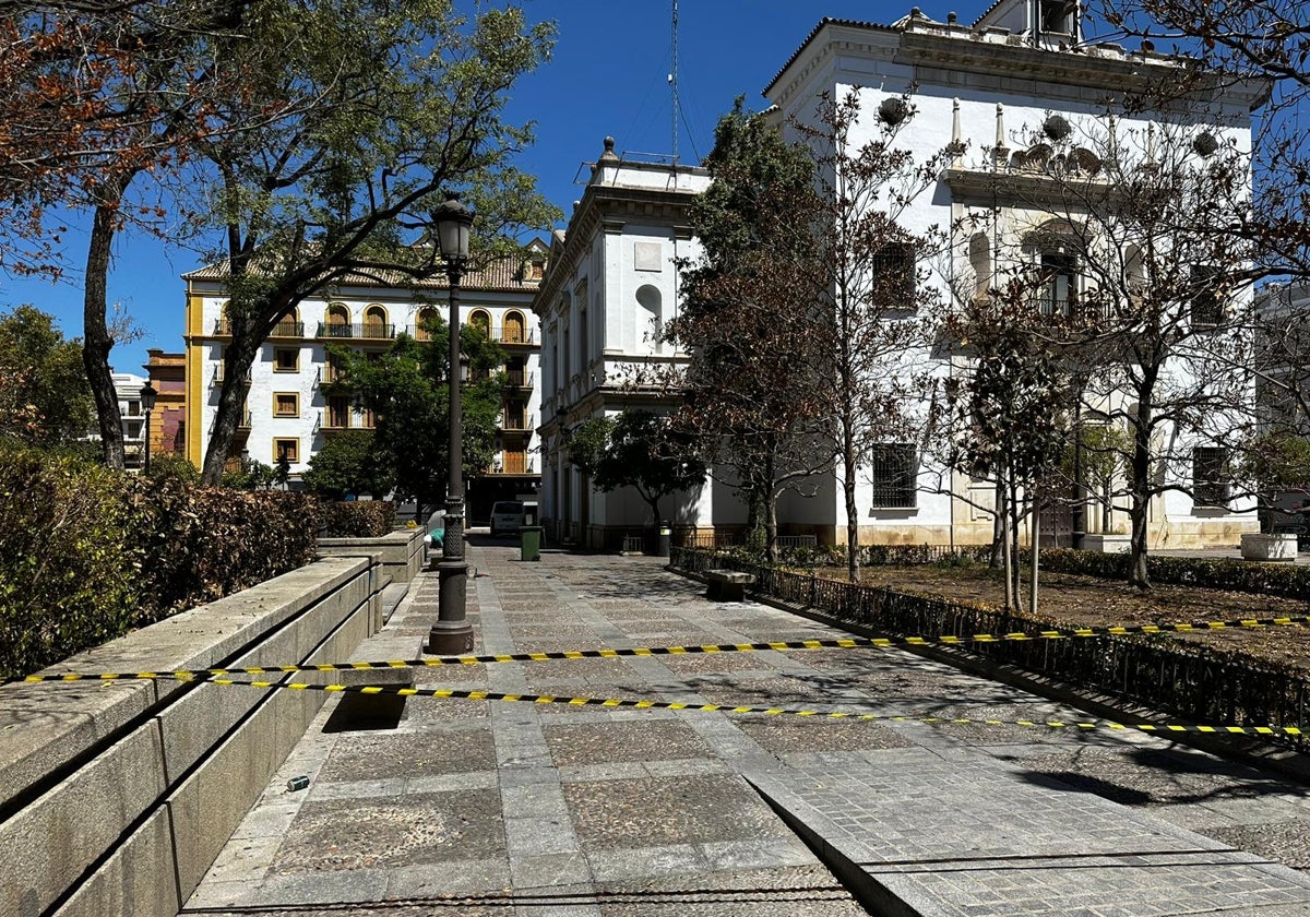 Zona acordonada ayer en la plaza de la Concordia para los trabajos de seguridad previo a las obras
