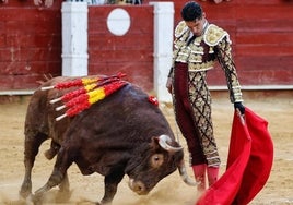 La voluntad triunfalista de Talavante maquilla las imperfecciones de la primera corrida de Almería