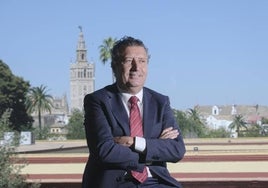 Javier Fernández:  «Mi intención es adelgazar la Diputación de Sevilla para hacerla más útil»