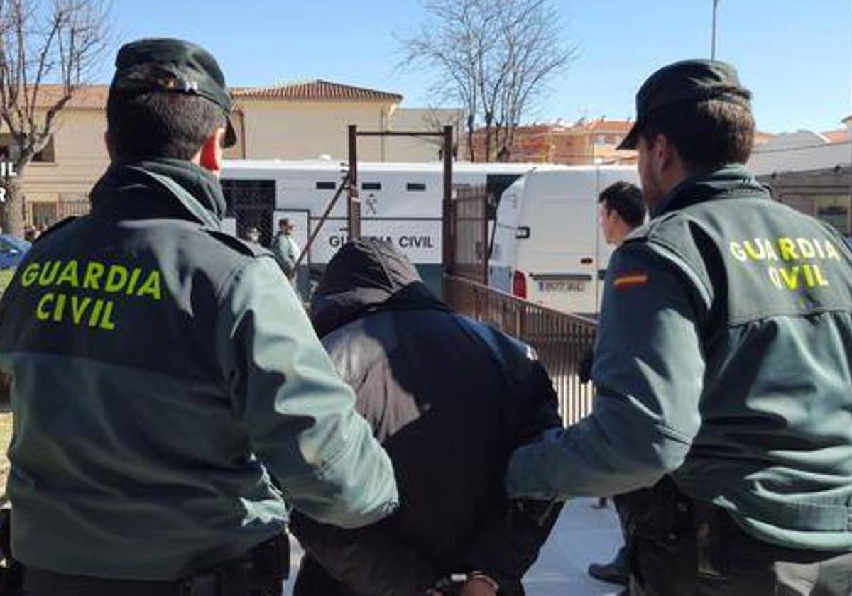 Imagen de archivo de una detención por parte de la Guardia Civil