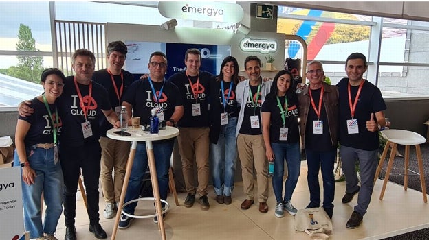 Equipo de Emergya celebrando el premio otorgado por Google, que ha nombrado partner del año a la firma tecnológica dirigida por Víctor Fernández