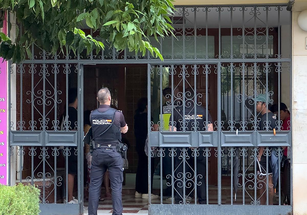 Bloque de viviendas donde se ha producido el asesinato en el barrio de la Macarena