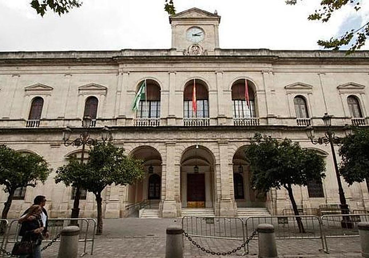 La fachada del Ayuntamiento de Sevilla, en la Plaza Nueva