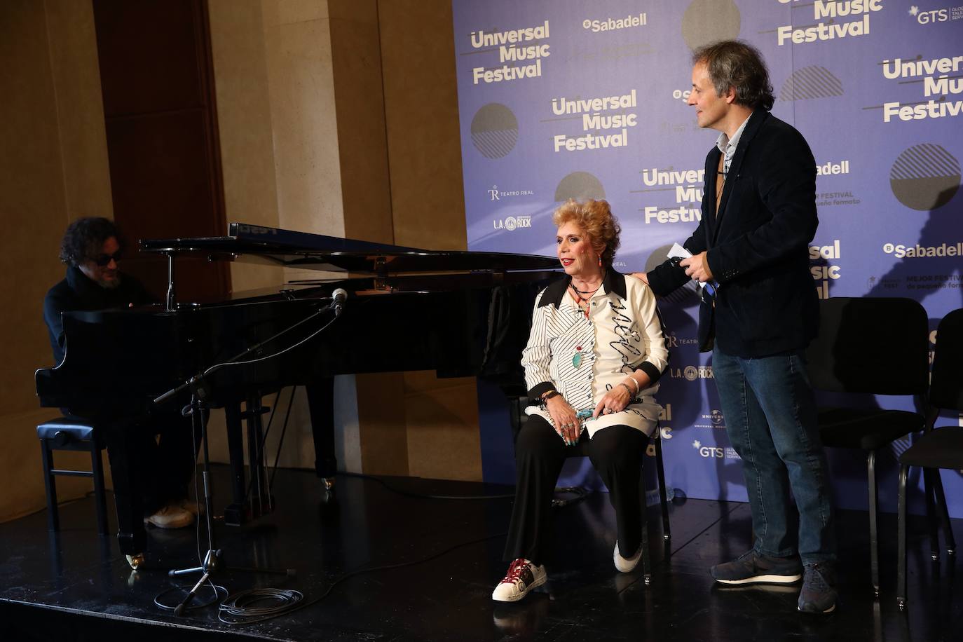 Momentos de la vida de la artista sevillana María Jiménez