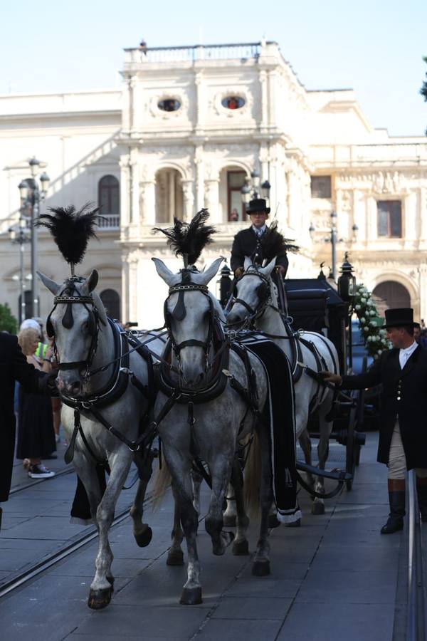 El último adiós a María Jiménez desde el Ayuntamiento de Sevilla hasta la parroquia de Santa Ana en Triana