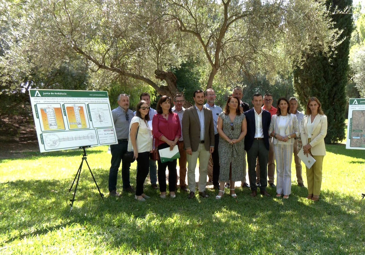 La consejera Carmen Crespo durante su visita a las obras de la EDAR de Tablada