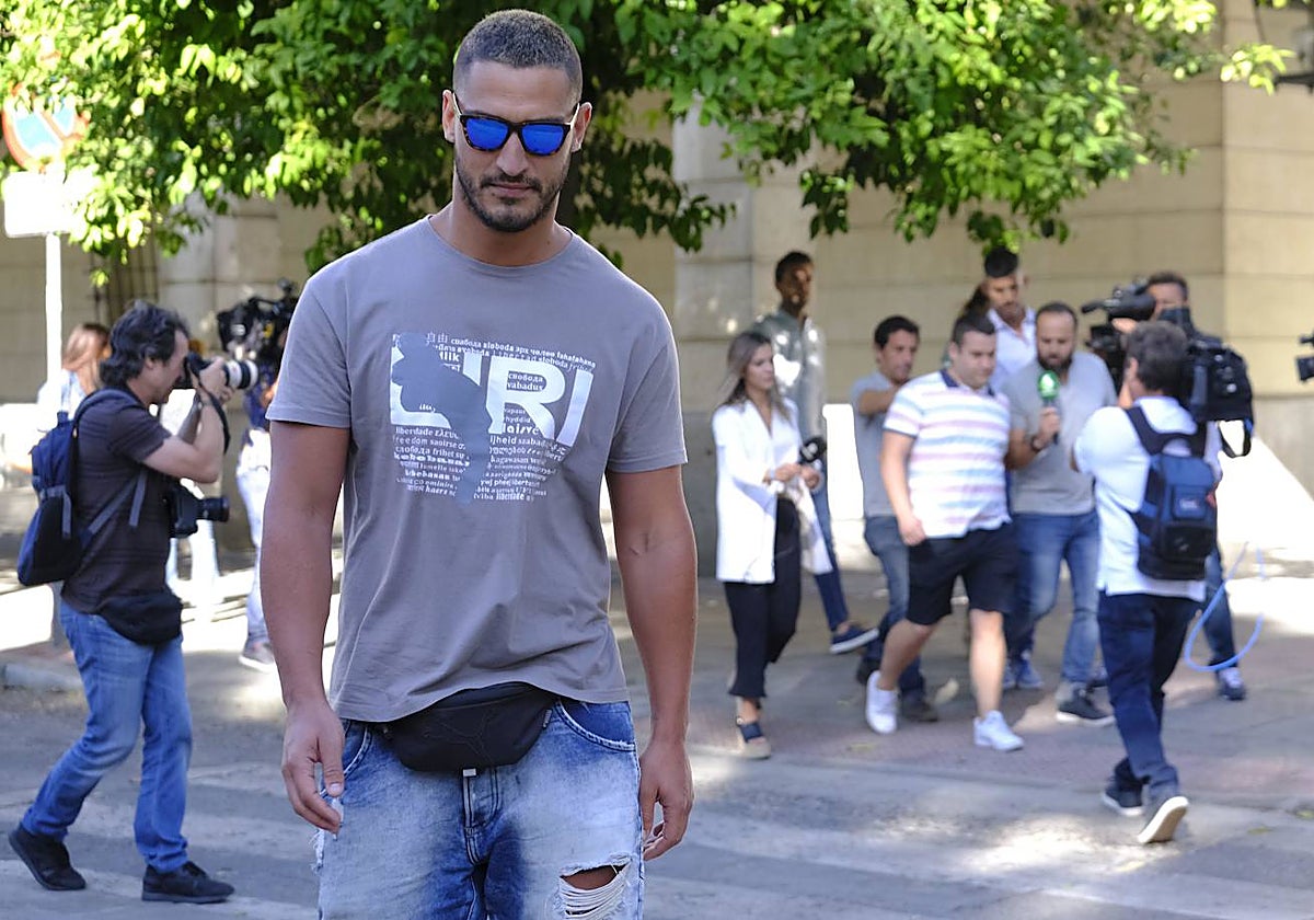 Alfonso Jesús Cabezuelo, en una imagen de archivo en el entorno de los juzgados de Sevilla