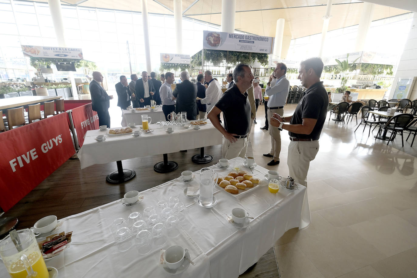Desayuno en Confitería La Campana