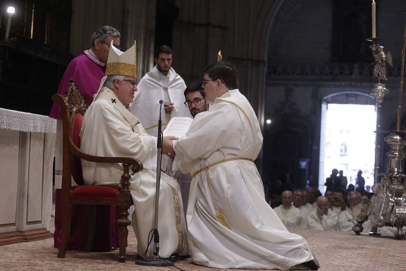 Liturgia de ordenación de nuevos sacerdotes en la Catedral