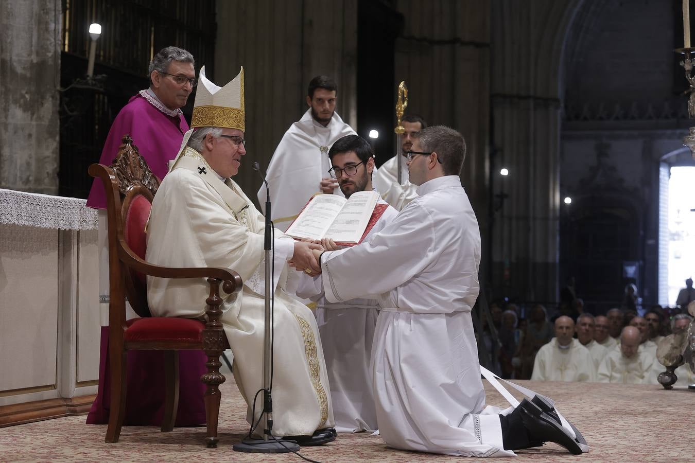 Liturgia de ordenación de nuevos sacerdotes en la Catedral
