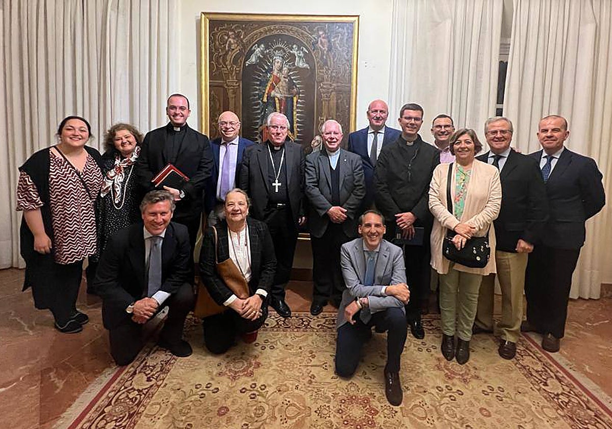 La cúpula local del movimiento en una reciente audiencia con el arzobispo de Sevilla