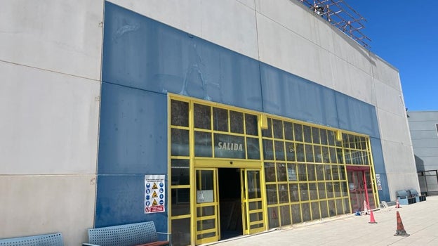 Nave en la que estará el parque de Sevilla, en el Parque Comercial Cavaleri