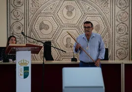 El alcalde de Santiponce incorpora a su gobierno a la ex regidora expulsada del PSOE por apoyarle junto al PP
