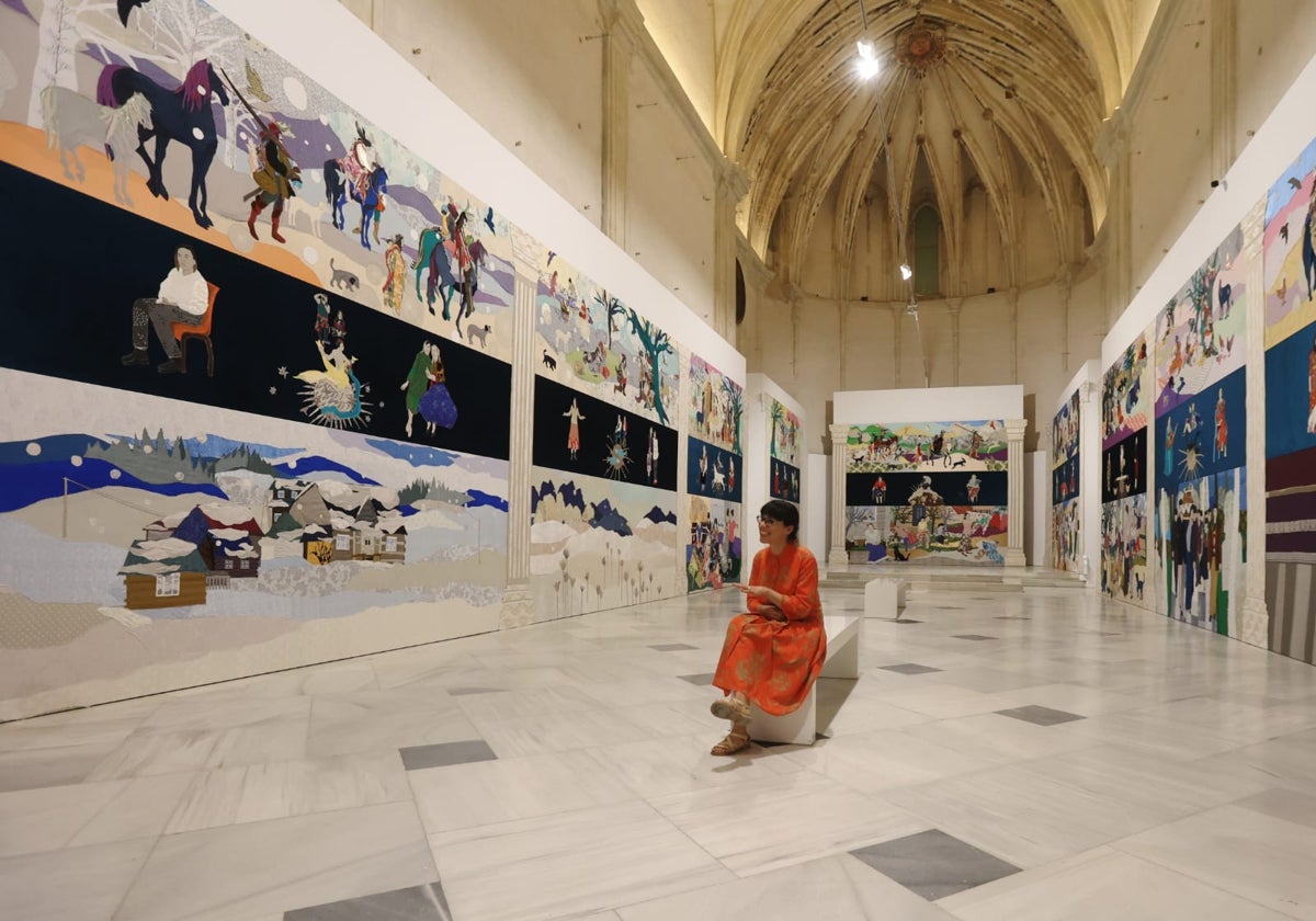 Malgorzata Mirga-Ta, primera artista romaní que expone en el Centro Andaluz de Arte Contemporáneo ante una de sus instalaciones