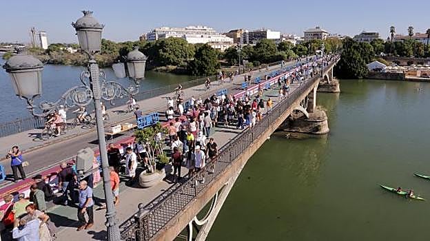 El serranito cruzando el río al principio de la mañana