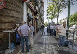 José Luis Sanz anuncia una normativa para los bares singulares de Sevilla