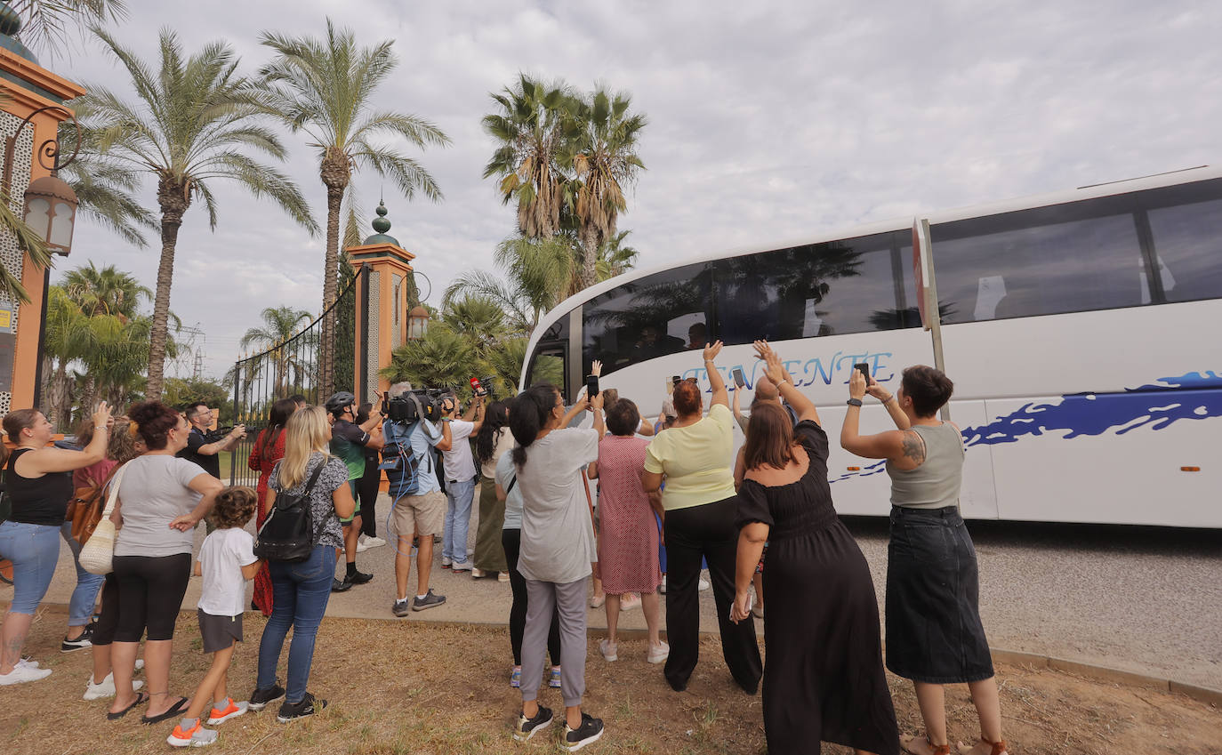 Isa Pantoja y Asraf Beno celebran su boda en Sevilla rodeados de sus familiares y amigos