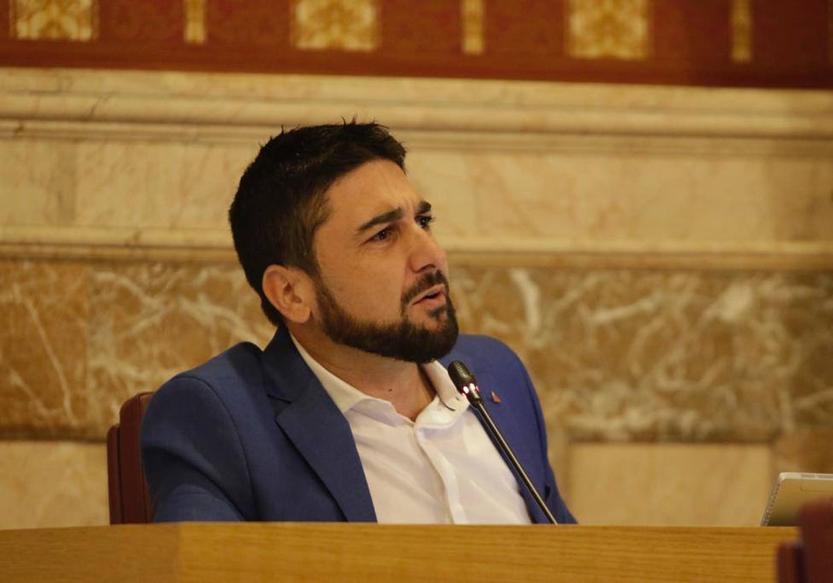 Ismael Sánchez, el portavoz del grupo municipal de Podemos-IU, en la comisión