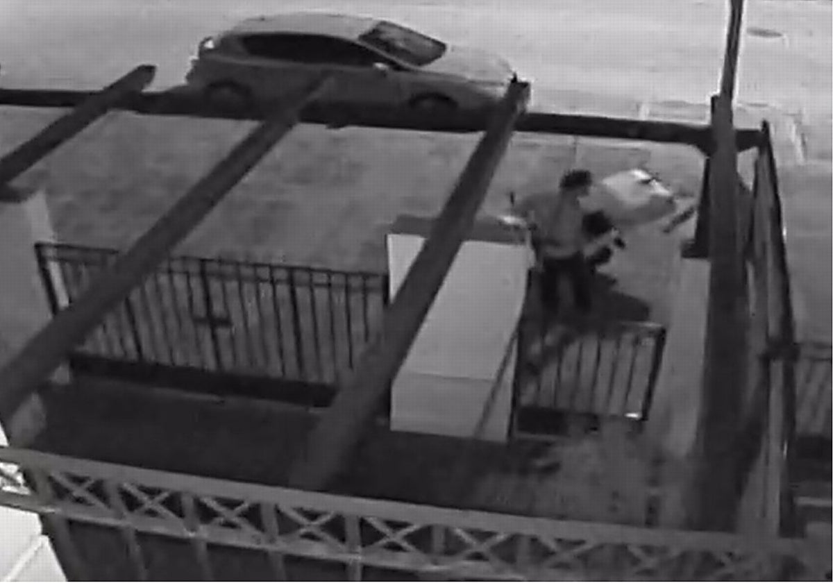 Imagen captada por una cámara de seguridad de uno de los atracos