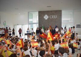 El Colegio CEU San Pablo Sevilla conmemora el Día de la Fiesta Nacional de España