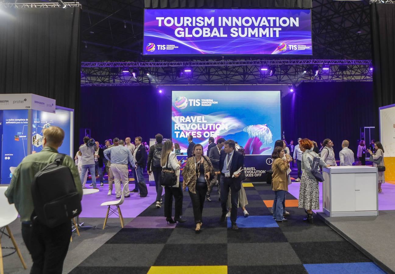 Las instalaciones de Fibes, en la inauguración del congreso internacional sobre el turismo que se celebra del 18 al 20 de octubre en Sevilla