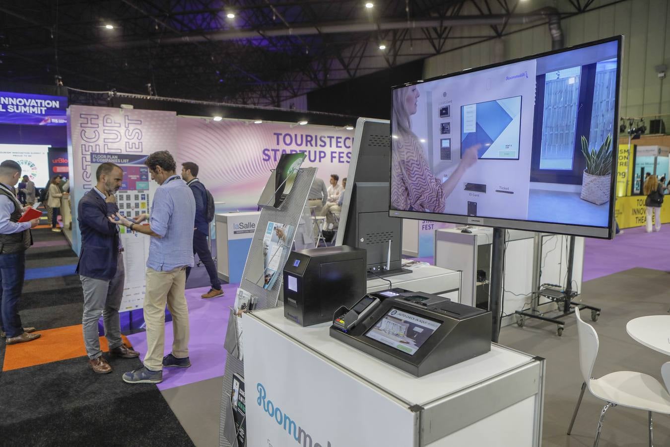 Las instalaciones de Fibes, en la inauguración del congreso internacional sobre el turismo que se celebra del 18 al 20 de octubre en Sevilla