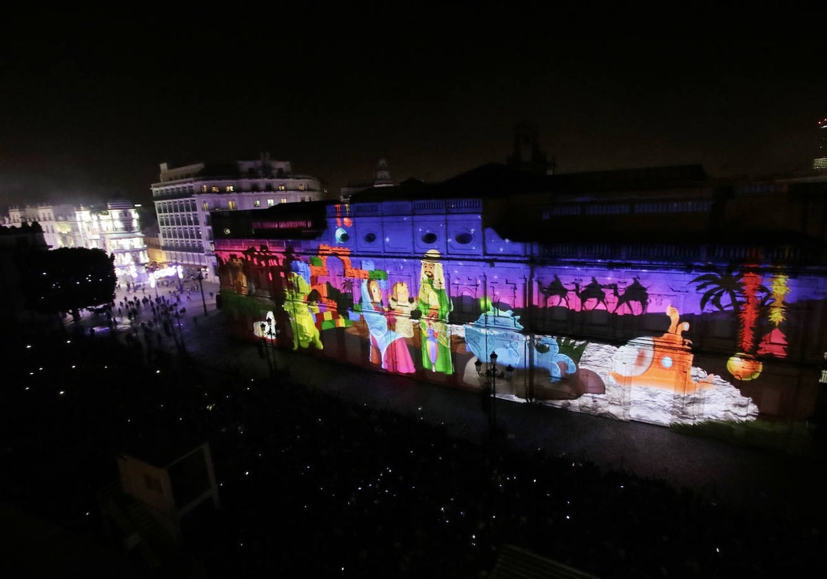 Proyección del mapping sobre la fachada del Ayuntamiento en la Navidad de 2014