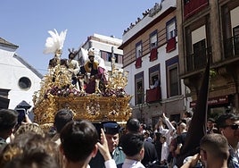 'De marrón y blanco', la crónica audiovisual del Carmen en la Semana Santa de Sevilla de 2023