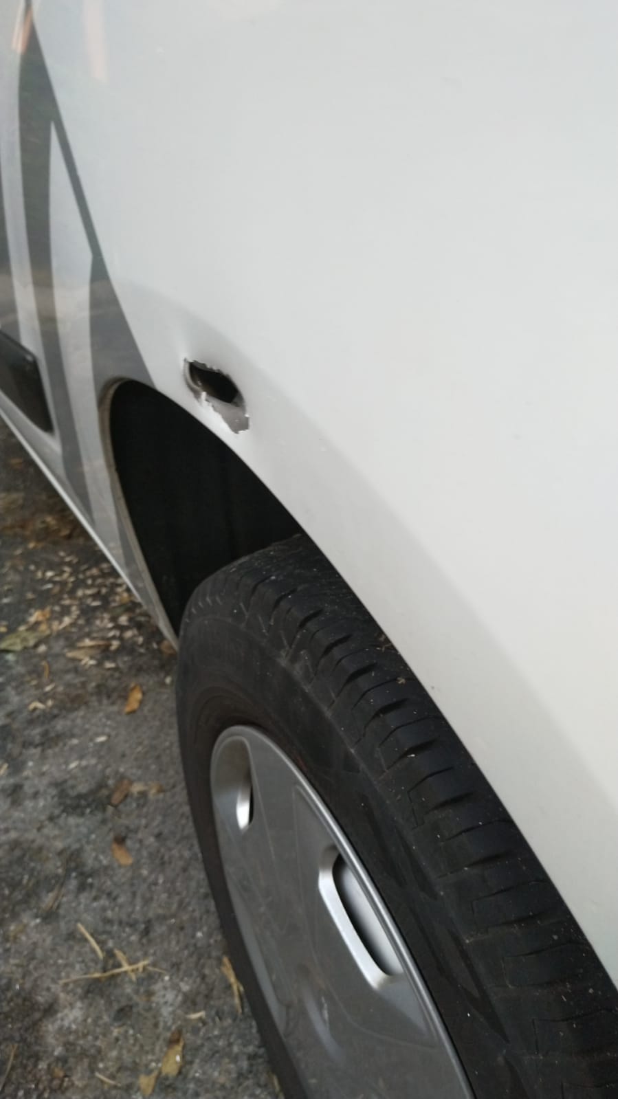 Imagen secundaria 1 - Un tiroteo frente a una discoteca de Sevilla Este se salda con un herido grave