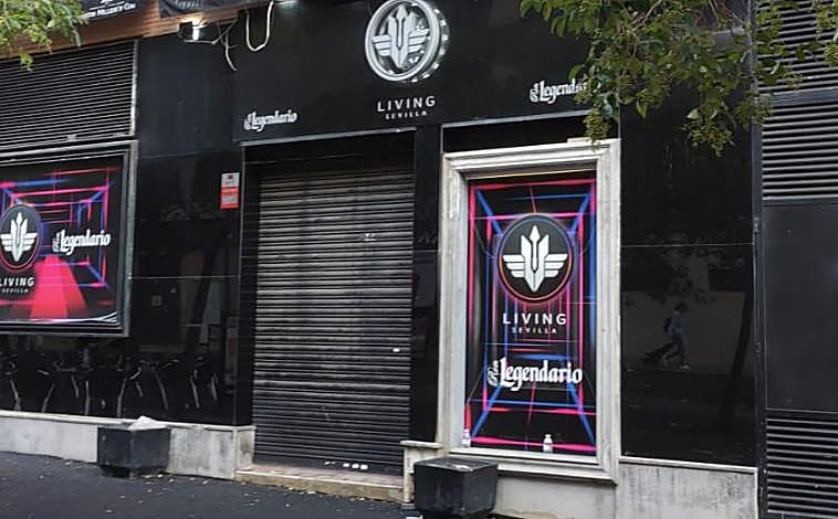 Imagen principal - Un tiroteo frente a una discoteca de Sevilla Este se salda con un herido grave