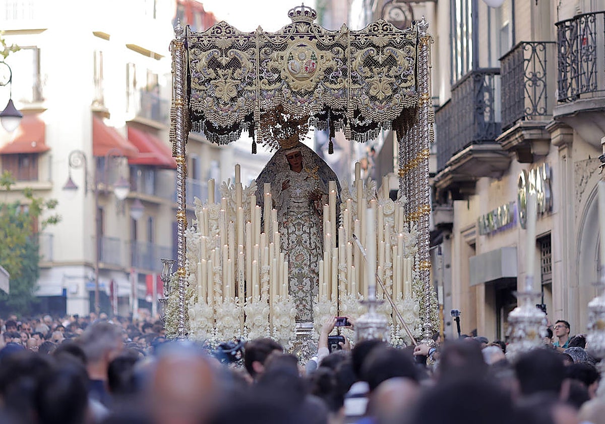 La Virgen de las Angustias se traslada a la Catedral de Sevilla para presidir una misa flamenca