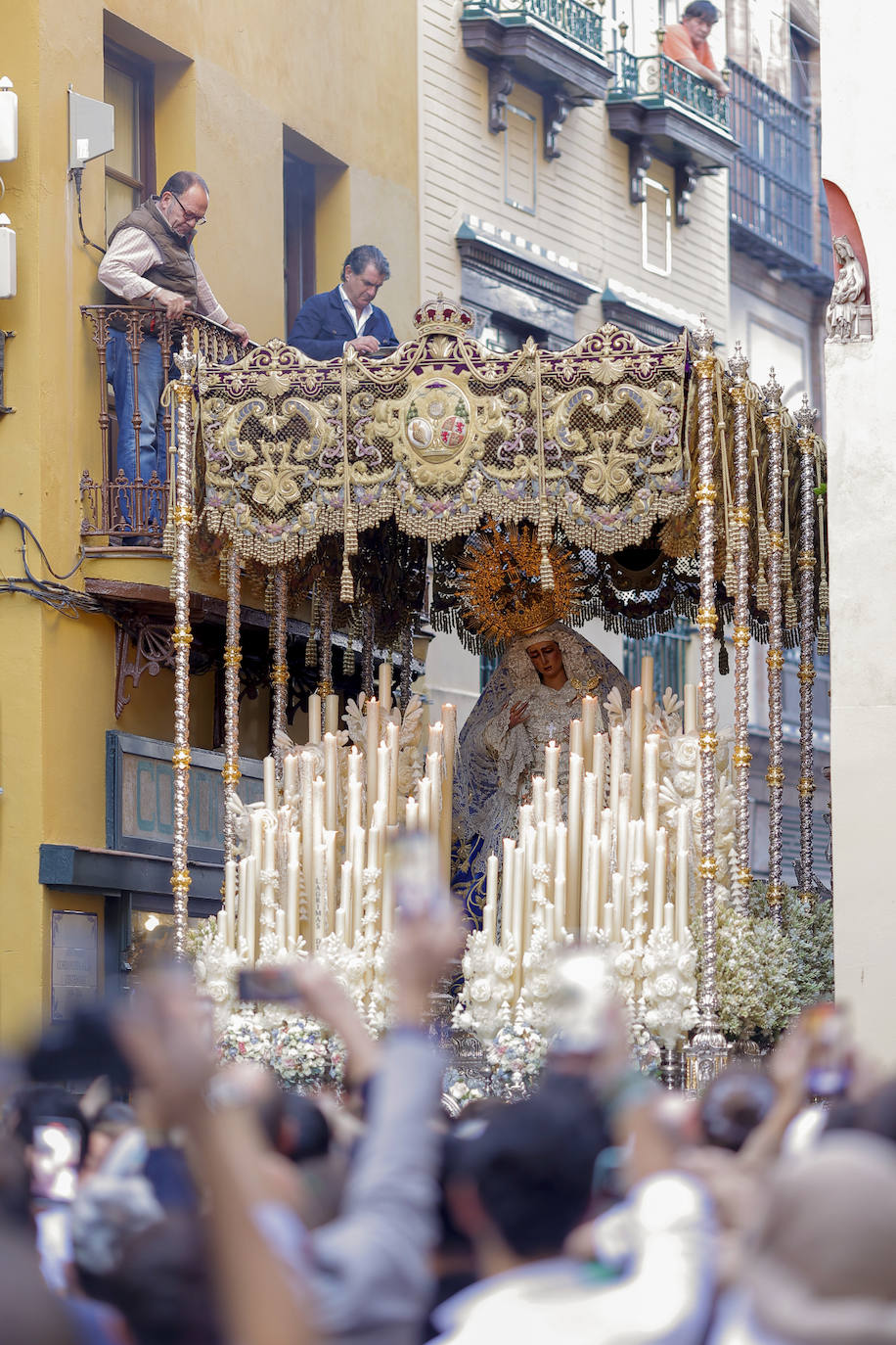 La Virgen de las Angustias se traslada a la Catedral para presidir una misa flamenca
