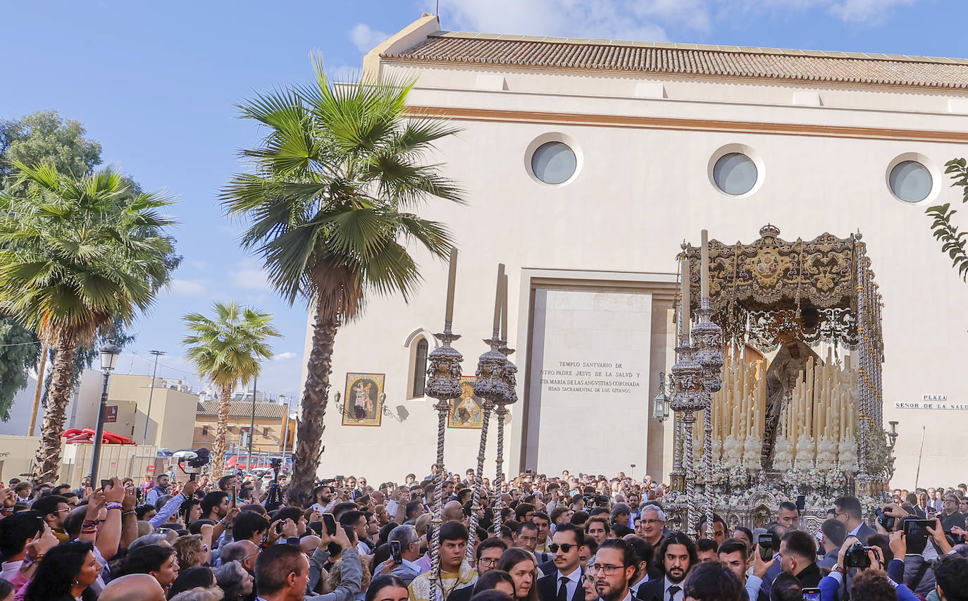 La Virgen de las Angustias se traslada a la Catedral para presidir una misa flamenca
