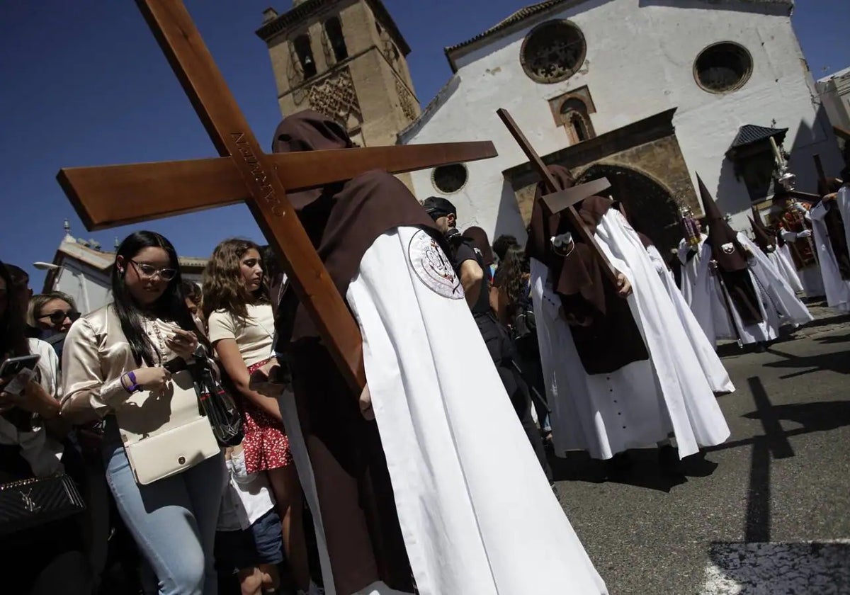 Penitentes de la hermandad del Carmen, que es la que más ha crecido porcentualmente desde 2009